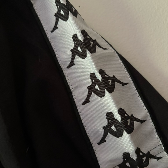 NWT Women’s Medium Black and White Crop Top and Legging Kappa Logo Set - Picture 6 of 16